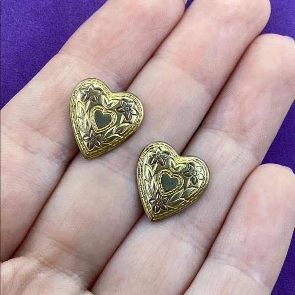 💛 Vintage Gold Plated Heart Floral Earrings - Picture 2 of 6